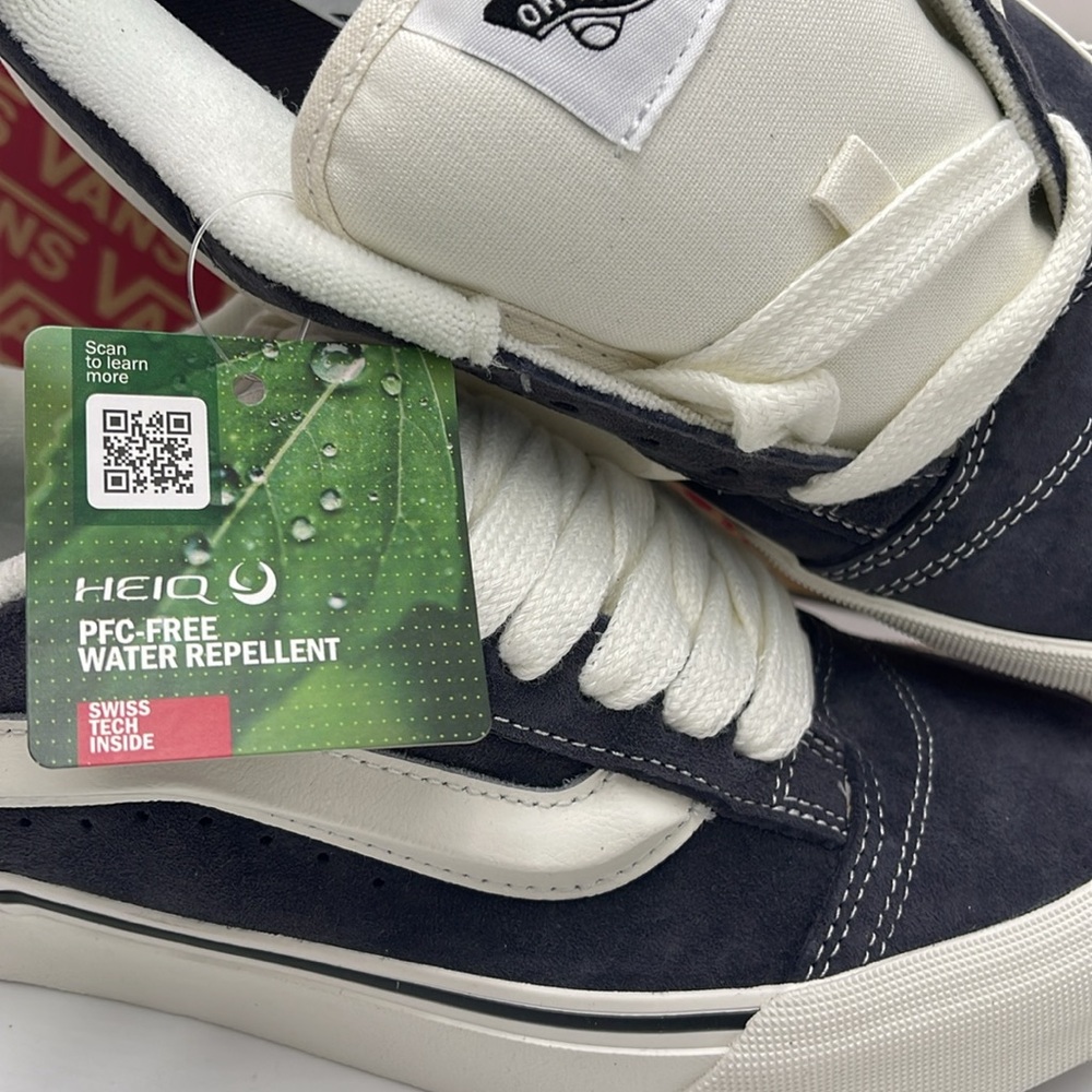 Vans WMNS Gray and White Sneakers Knu Skool
Pig Suede Gray
VN000CS0BGF - Picture 15 of 16